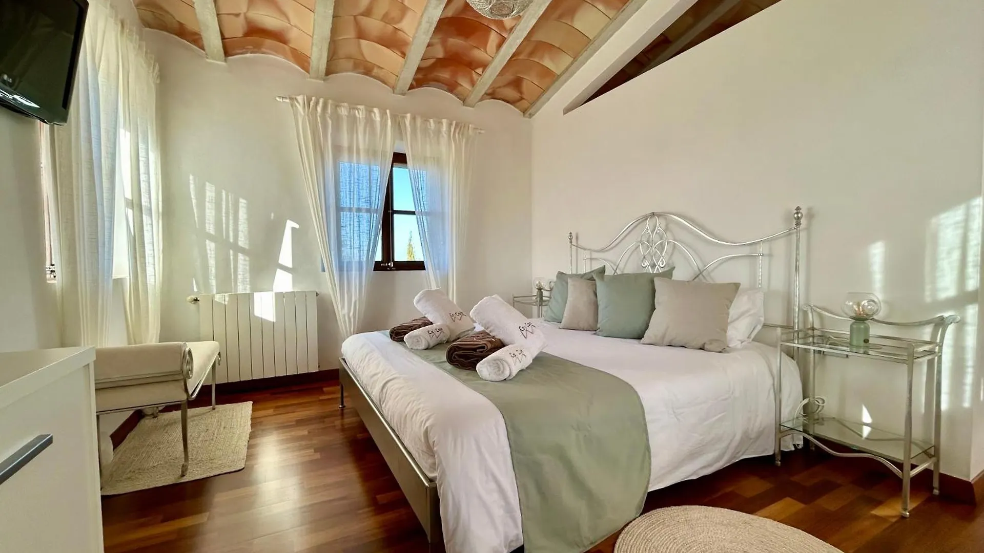 Cas Coix Jacuzzi, Gym & Pool Villa Biniali
